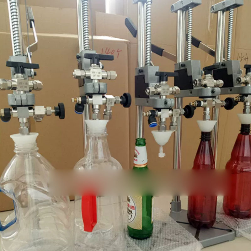 手動ボトルコルク圧着機、手動式ワイン・ビールボトルキャッピン - Wine With Beer のレビューと価格