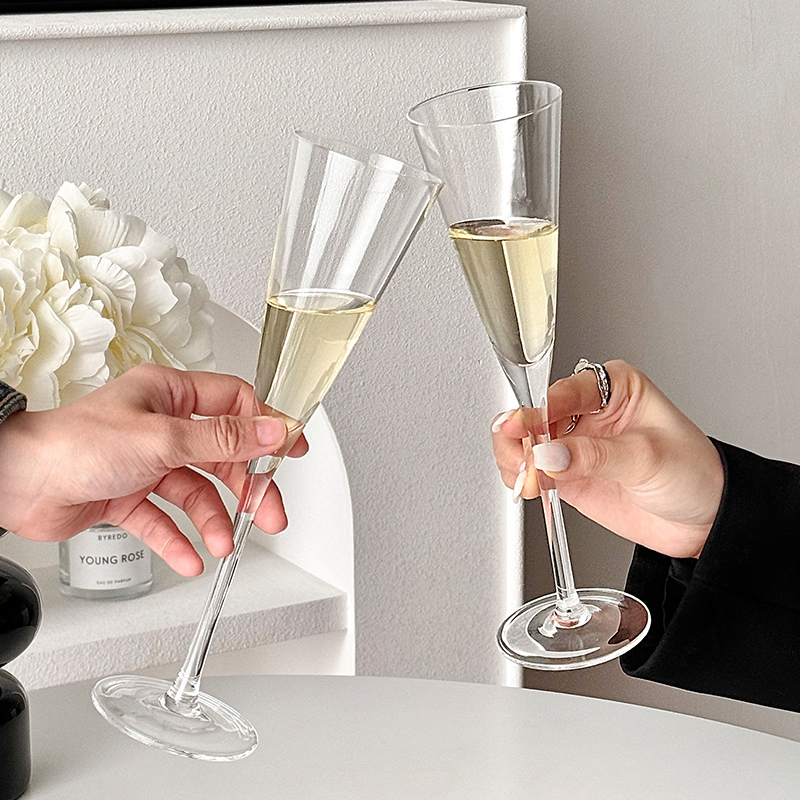 フランスのロマンチックな儀式用シャンパングラスとワイングラス - Champagne Flute Pair のレビューと価格